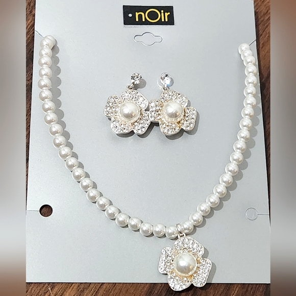 nOir Jewelry Pearl and Rhinestone Set - Picture 1 of 3